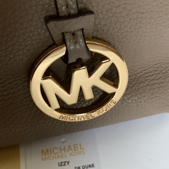 Michael Michael Kors Izzy LG EW Tote Leather in Dune - Picture 4 of 9